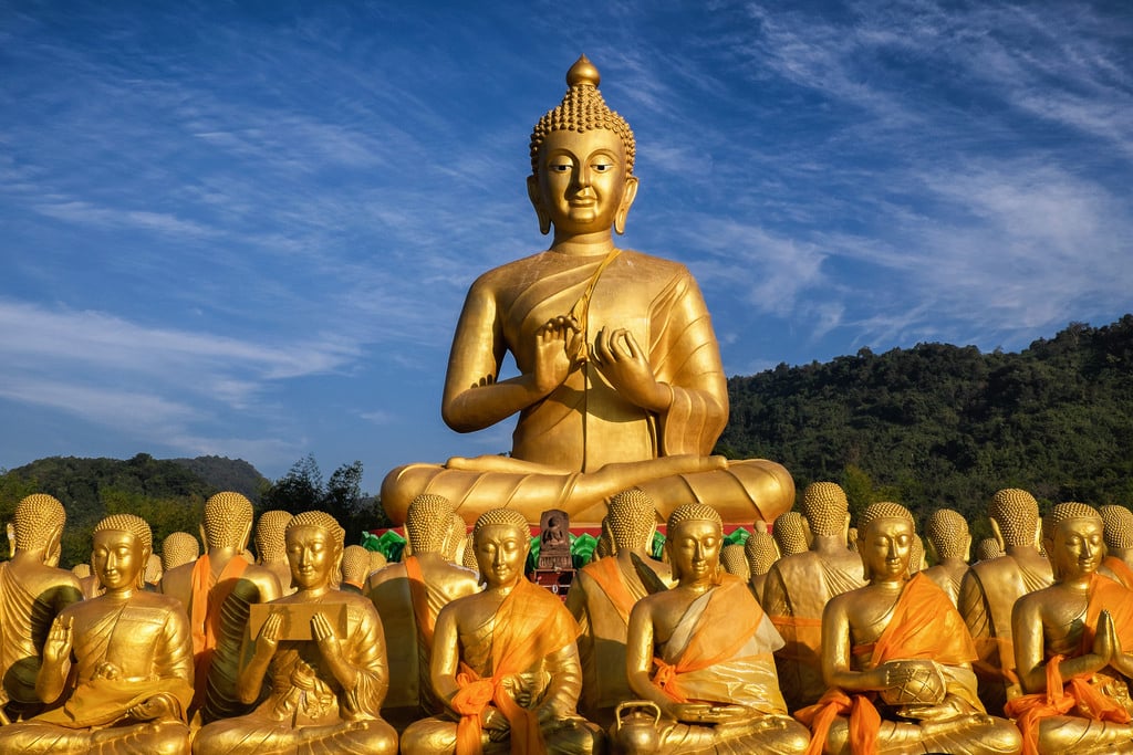 Lời Phật dạy về hai hạng người chìm trong nước 1